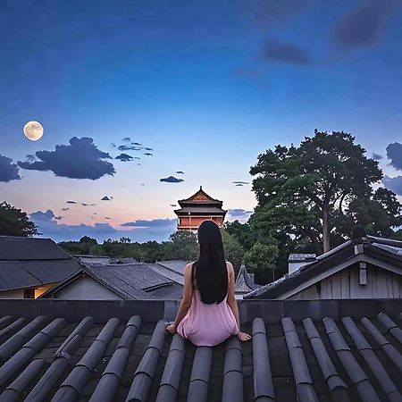 The East Hotel-Very Close To The Drum Tower,The Lama Temple,Houhai Bar Street,And The Forbidden City,There Are Many Old Beijing Traditional Hutongs Around The Hotel ,Experience The Culture Of Old Beijing Hutongs,Near Exit A Of Shichahai On Metro Line المظهر الخارجي الصورة
