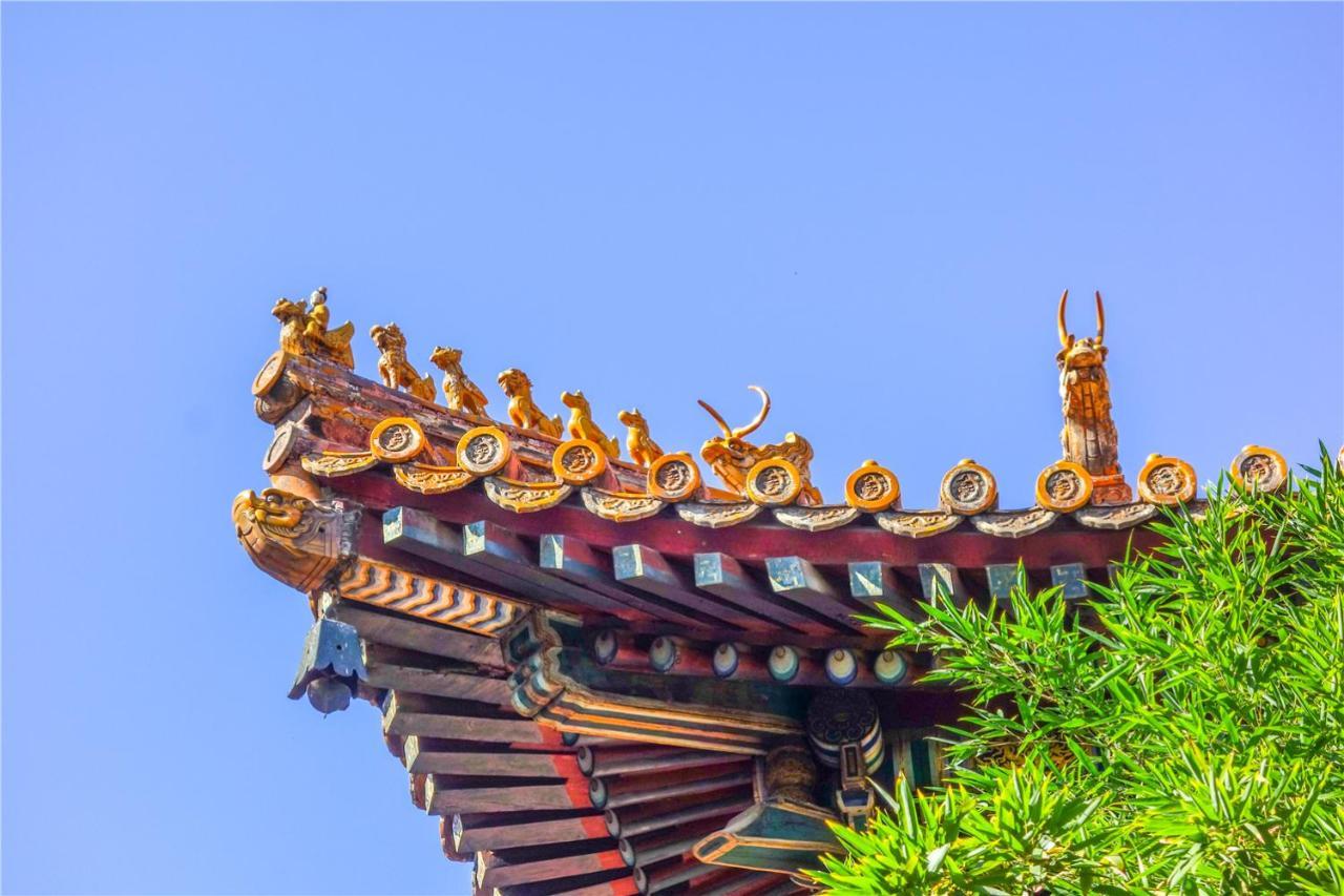 The East Hotel-Very Close To The Drum Tower,The Lama Temple,Houhai Bar Street,And The Forbidden City,There Are Many Old Beijing Traditional Hutongs Around The Hotel ,Experience The Culture Of Old Beijing Hutongs,Near Exit A Of Shichahai On Metro Line المظهر الخارجي الصورة