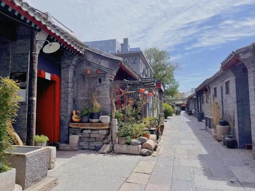 The East Hotel-Very Close To The Drum Tower,The Lama Temple,Houhai Bar Street,And The Forbidden City,There Are Many Old Beijing Traditional Hutongs Around The Hotel ,Experience The Culture Of Old Beijing Hutongs,Near Exit A Of Shichahai On Metro Line المظهر الخارجي الصورة