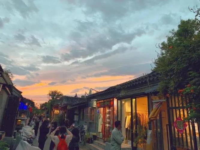 The East Hotel-Very Close To The Drum Tower,The Lama Temple,Houhai Bar Street,And The Forbidden City,There Are Many Old Beijing Traditional Hutongs Around The Hotel ,Experience The Culture Of Old Beijing Hutongs,Near Exit A Of Shichahai On Metro Line المظهر الخارجي الصورة