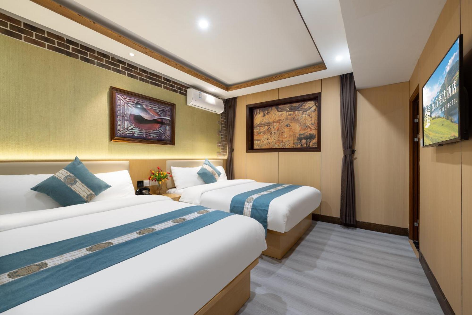 The East Hotel-Very Close To The Drum Tower,The Lama Temple,Houhai Bar Street,And The Forbidden City,There Are Many Old Beijing Traditional Hutongs Around The Hotel ,Experience The Culture Of Old Beijing Hutongs,Near Exit A Of Shichahai On Metro Line المظهر الخارجي الصورة