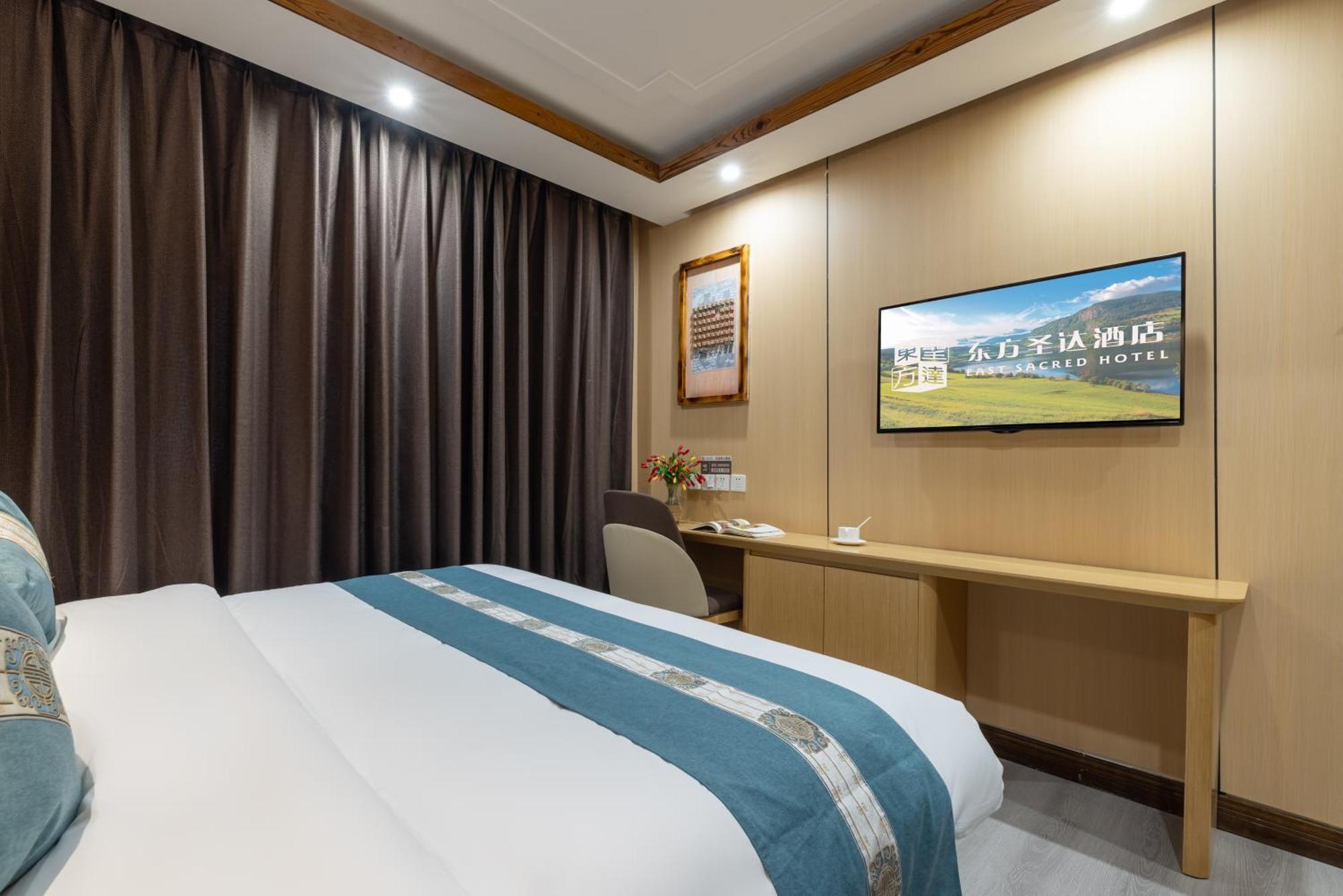 The East Hotel-Very Close To The Drum Tower,The Lama Temple,Houhai Bar Street,And The Forbidden City,There Are Many Old Beijing Traditional Hutongs Around The Hotel ,Experience The Culture Of Old Beijing Hutongs,Near Exit A Of Shichahai On Metro Line المظهر الخارجي الصورة